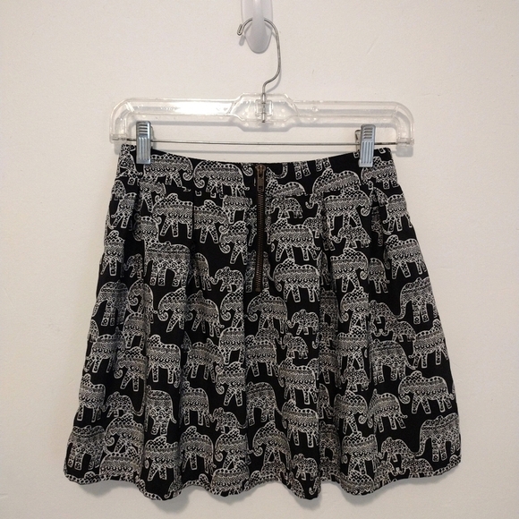 Aeropostale - Elephant Print Pleated Mini Skirt - Picture 6 of 10